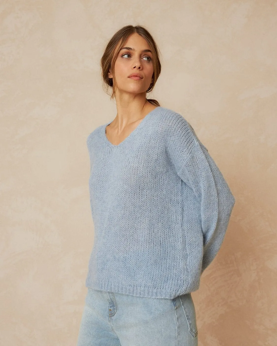 Indi & Cold Basic V Neck Sweater Cielo