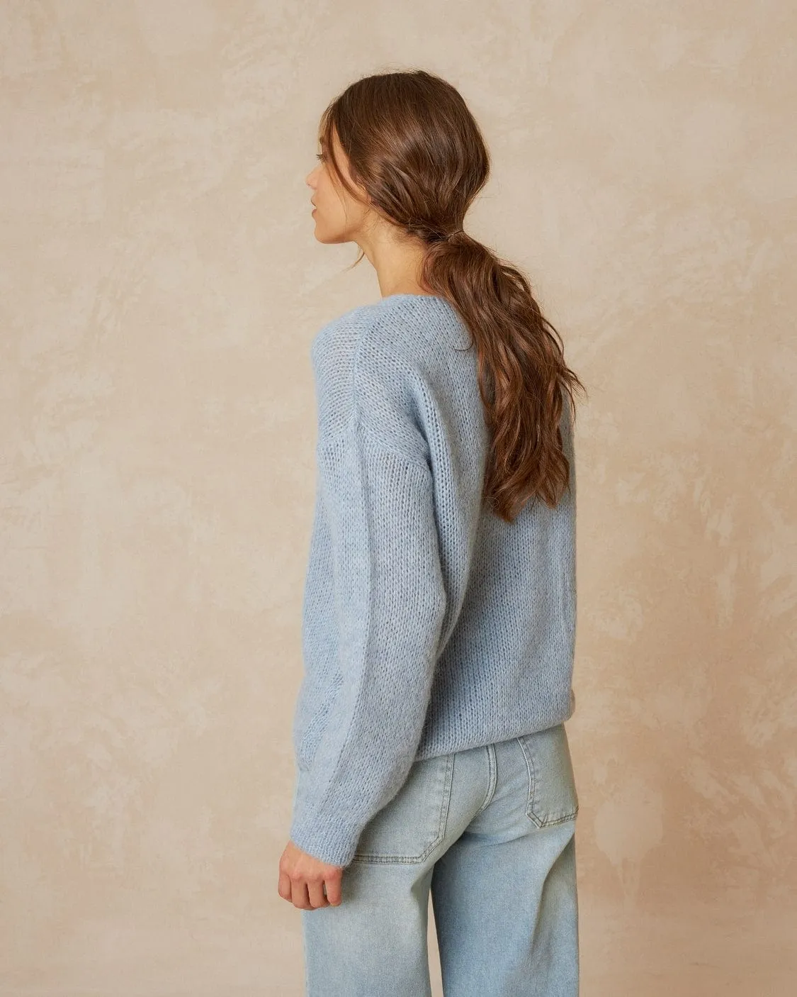 Indi & Cold Basic V Neck Sweater Cielo